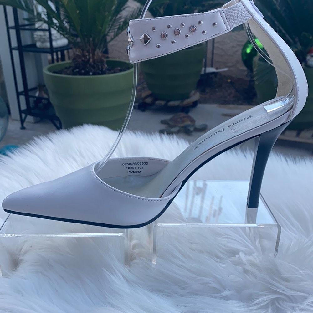 🔘🔘PIERRE DUMAS WHITE POINTY TOE HEELS🔘🔘
